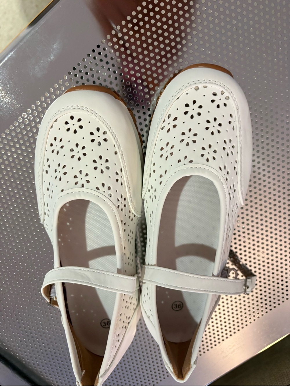 Girls White Mary Jane Floral Cutout Shoes
